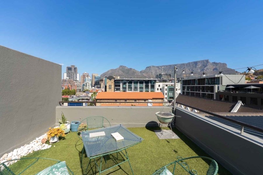 2 Bedroom Property for Sale in Green Point Western Cape